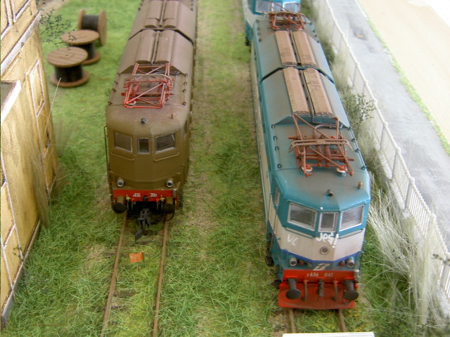 La E636 041 in sosta su un diorama del collega Loris Crevola durante l'esposizione di Natale 2008 nel deposito di Torino Orbassano