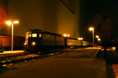 Locomotore E636 398 con illuminazione delle cabine realizzata mediante microlampade