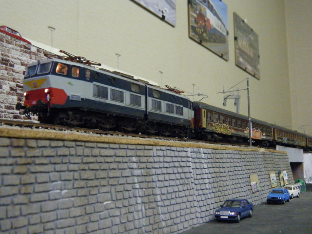 La E 656 209 nel suo aspetto attuale, priva di vomere spartineve, come al vero nel 1999
